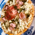 Omlet kapuściany z serem brie i łososiem wędzonym