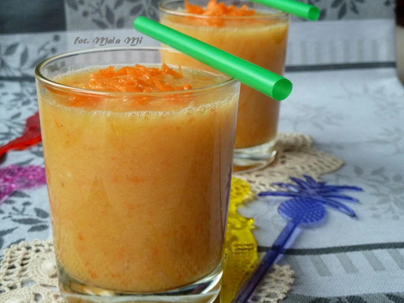 Koktajl: Pomarańcza + banan + jabłko + marchewka