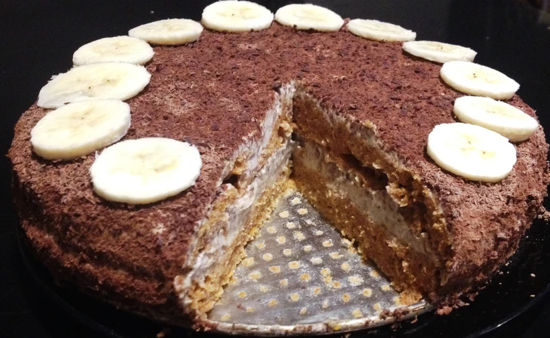 CIASTO MARCHEWKOWE Z KREMEM BANANOWYM