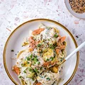 Makaron al limone z łososiem i brukselką - tagliatelle w kokosowym sosie cytrynowym -