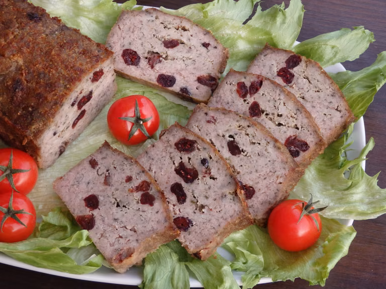 Pieczeń z indyka z suszoną żurawiną