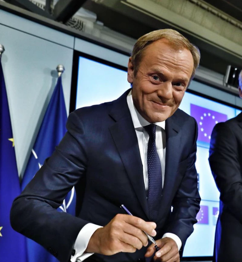 Donald Tusk stracił prawo jazdy. Mężczyzna kometuje sprawę na Twitterze.