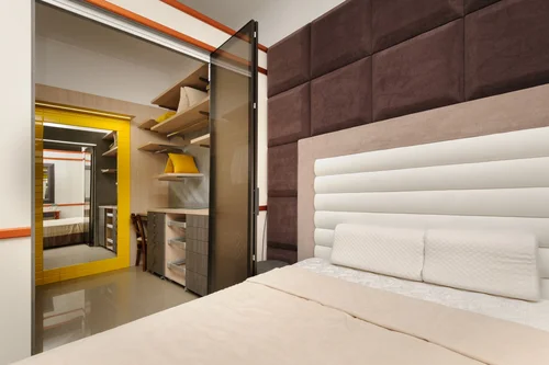 Jak zaprojektować sypialnię z garderobą? Porady i inspiracje