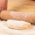 JAK PRAWIDŁOWO rozwałkować ciasto?