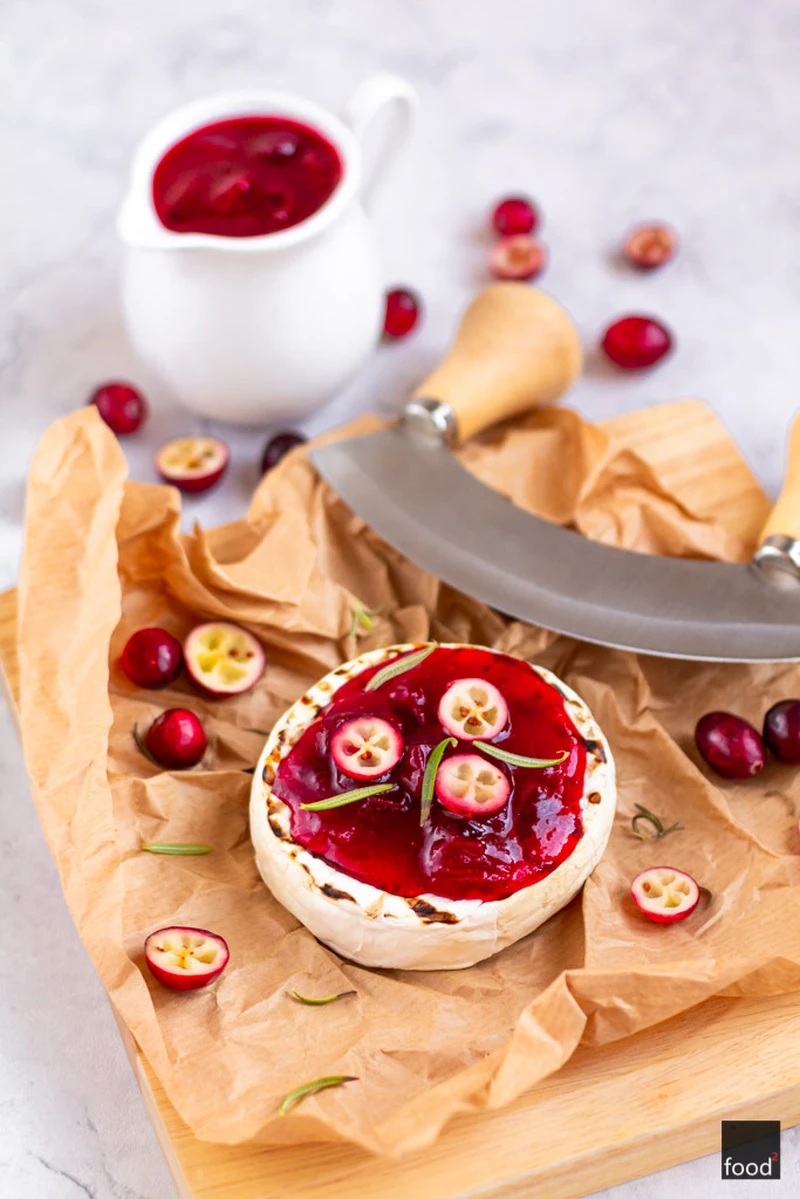 Grillowany camembert z żurawiną
