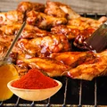 Tajemnica perfekcyjnych skrzydełek z grilla? Wszystko zależy od sosu!