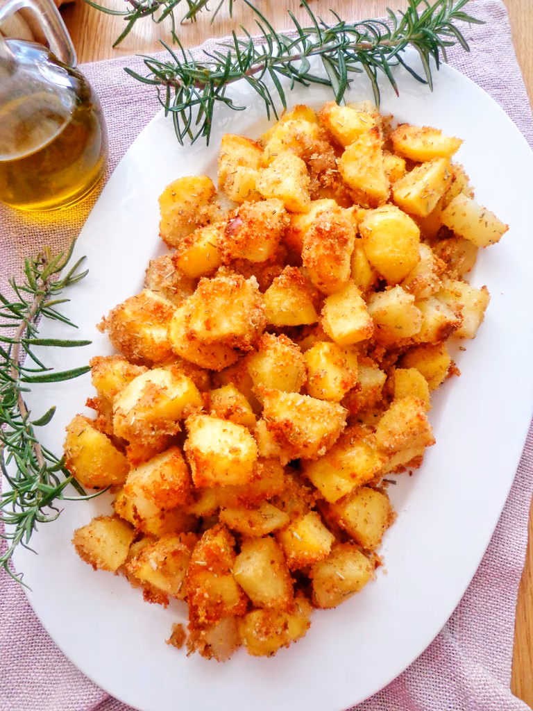 Pieczone ziemniaki  w parmezanowej panierce