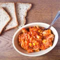 Salsa ze śledziem z kukurydzą i ananasem