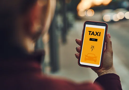 Od 17 czerwca rewolucja na drogach! Mniej i droższe taxi przez nowe przepisy!