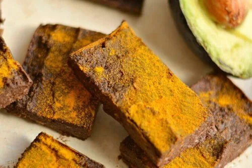 Brownie z awokado, w formie batoników.