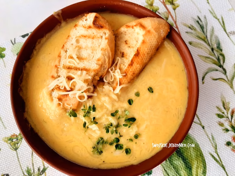 Zupa serowo - cebulowa