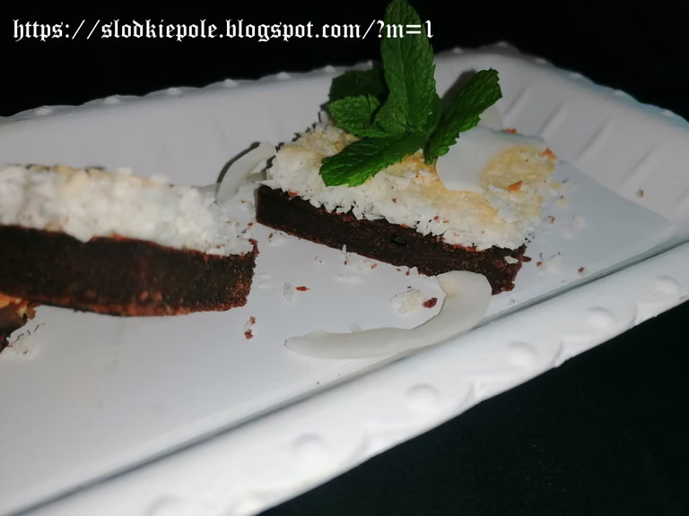 Pieczony kokos na brownie