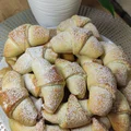 Rogaliki drożdżowe z czekoladą