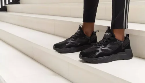 Trendy 2023: Jakie sneakersy będą najmodniejsze?