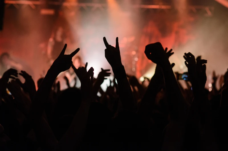 Dzień Metalowca: Święto Pełne Dźwięków i Pasji