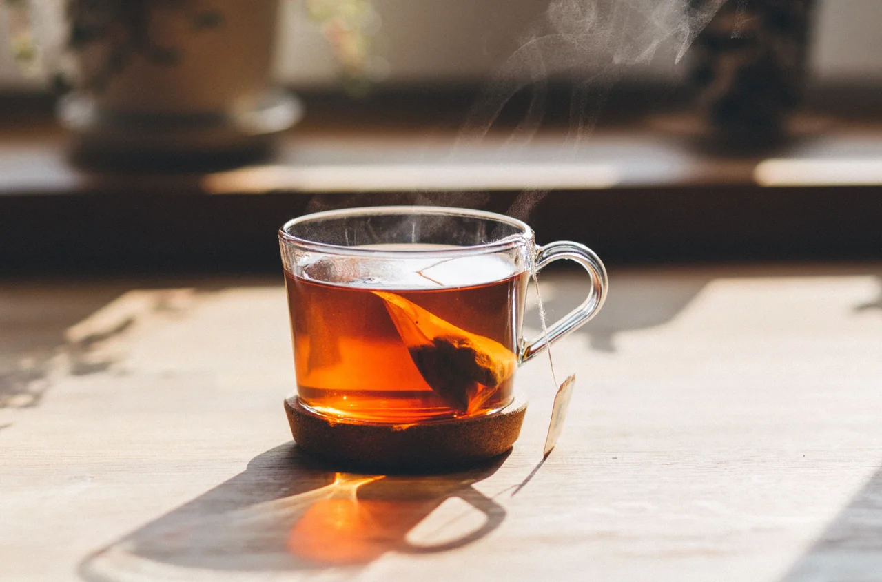 Międzynarodowy Dzień Herbaty: Historia, Znaczenie i Współczesne Wyzwania