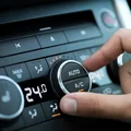 Zasada 5 minut: Twój klucz do chłodnego samochodu i sprawnej klimatyzacji!