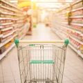 Sklepowe wózki – wykorzystaj ten trik, kiedy zapomnisz zabrać ze sobą żeton!