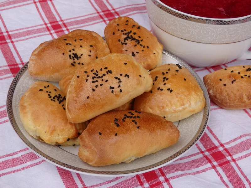 Pieczone pierożki z pieczarkami