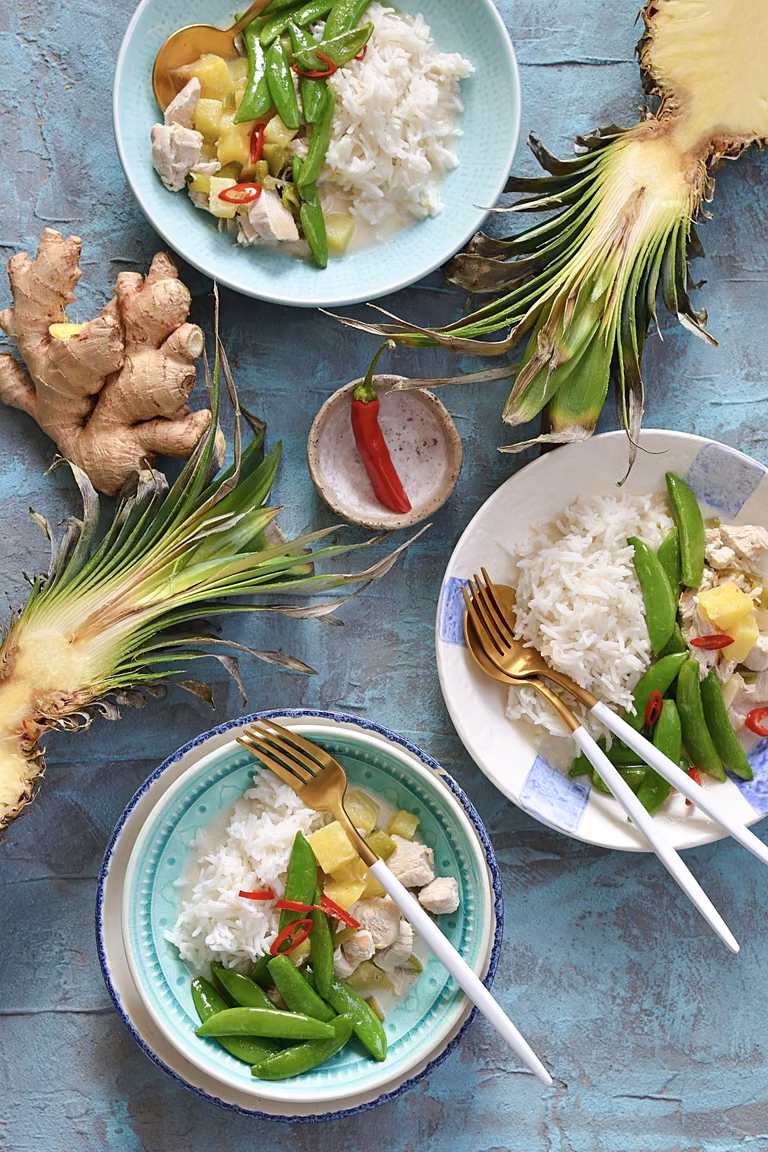 INDYK W SOSIE Z MLECZKA KOKOSOWEGO, Z ANANSEM, GROSZKIEM CUKROWYM I CHILLI.