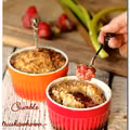 Kokosowe crumble z truskawkami i rabarbarem