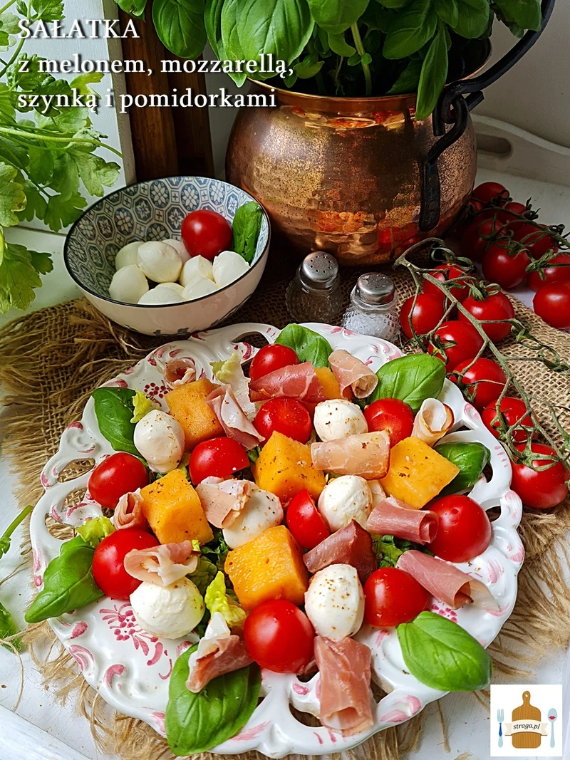Sałatka z melonem szynką i serem mozzarella - Damsko-męskie spojrzenie na kuchnię