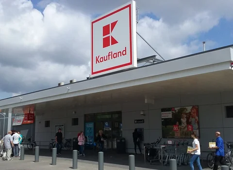 Kasjerka wygrała w sądzie z siecią Kaufland! Została zwolniona po ujawnieniu skandalicznego procederu