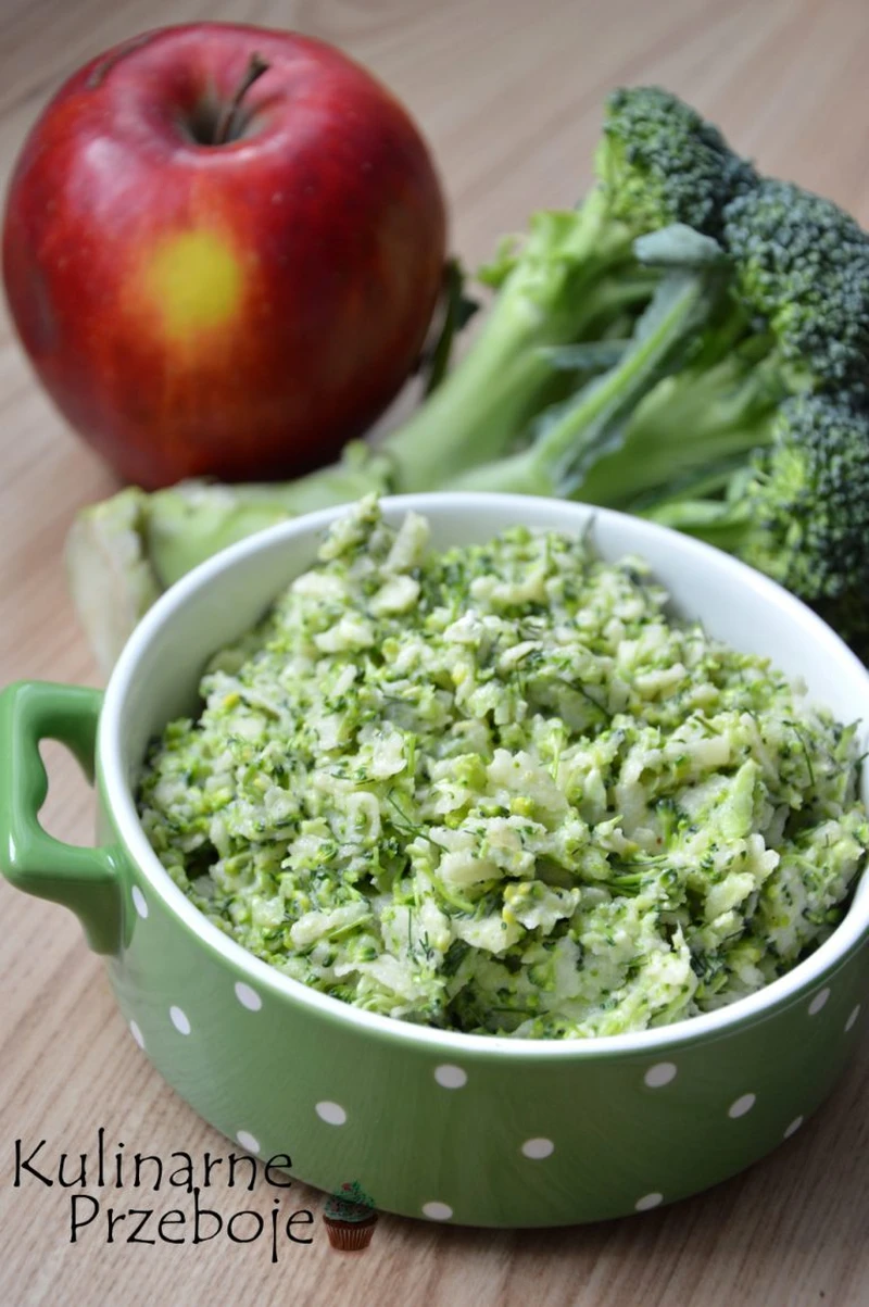 Surówka z brokuła i jabłka – szybka, prosta i pełna witamin :)
