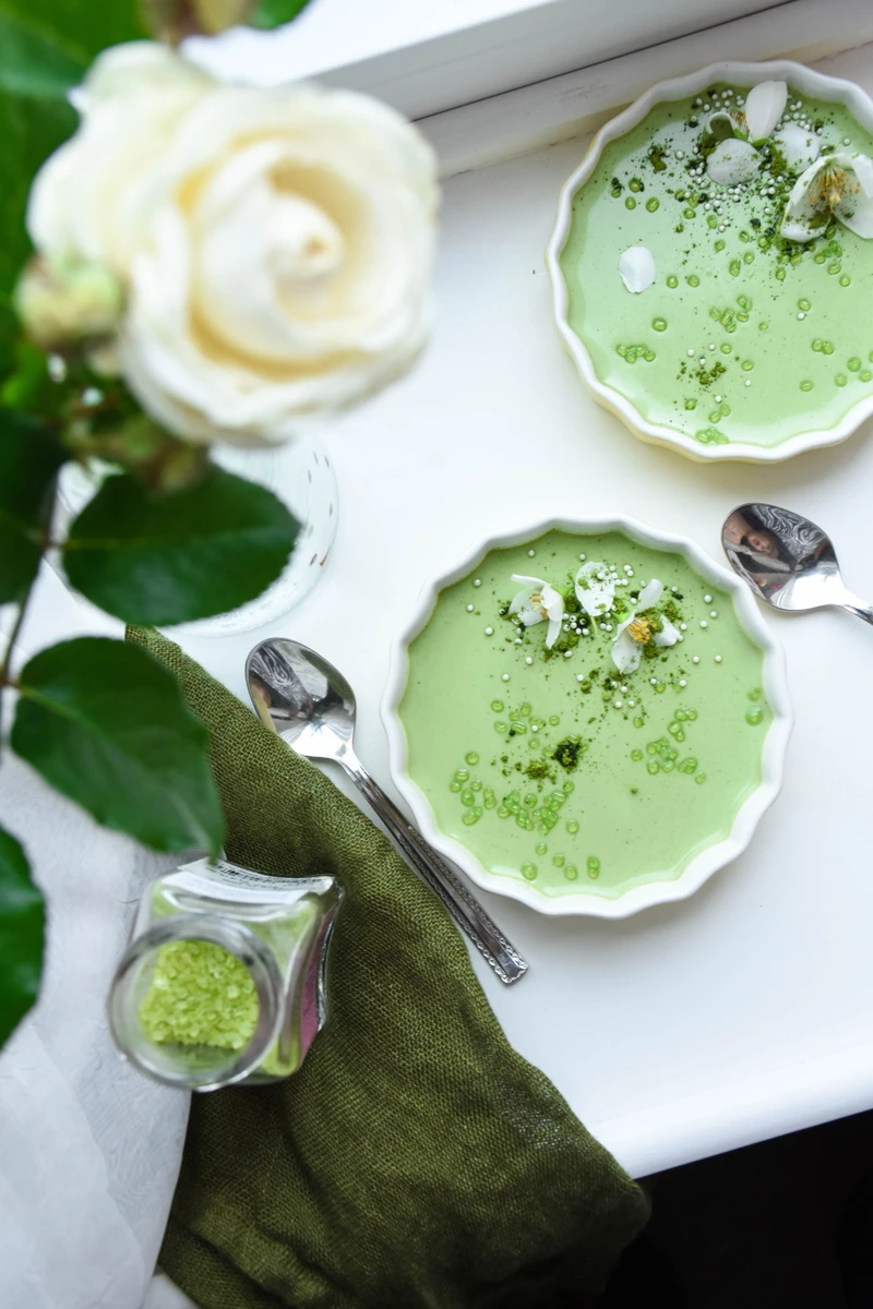 panna cotta z japońską herbatą matcha