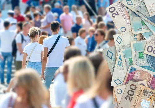 Dodatkowe 240 zł na kontach Polaków! Ponad 2,4 mln osób już dostało przelew