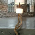 Lampa z konaru drzewa