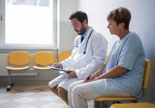 Nawet 4134 zł miesięcznie dla osób przewlekle chorych! Lista schorzeń i kwoty tego świadczenia mogą zaskoczyć