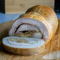 Rolada z indyka z serowo-koperkowym nadzieniem