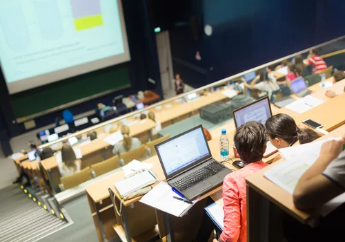 Studia bez matury? Tak, to możliwe! Polskie uczelnie mają konkretną ofertę