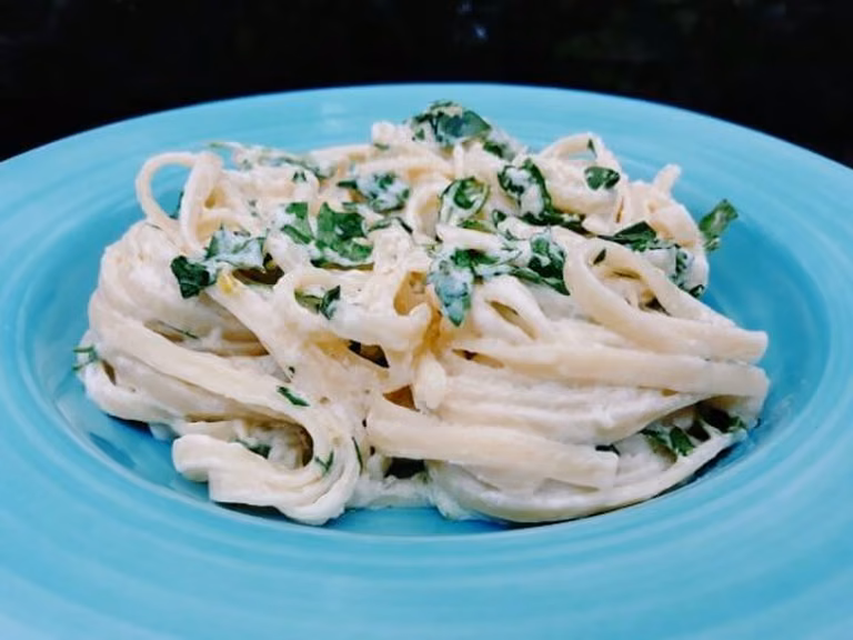 WTOREK: LINGUINI Z SOSEM CYTRYNOWYM