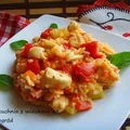 Piersi z kurczaka duszone z cukinią, papryką i pomidorami. Risotto z kurczakiem  warzywami.