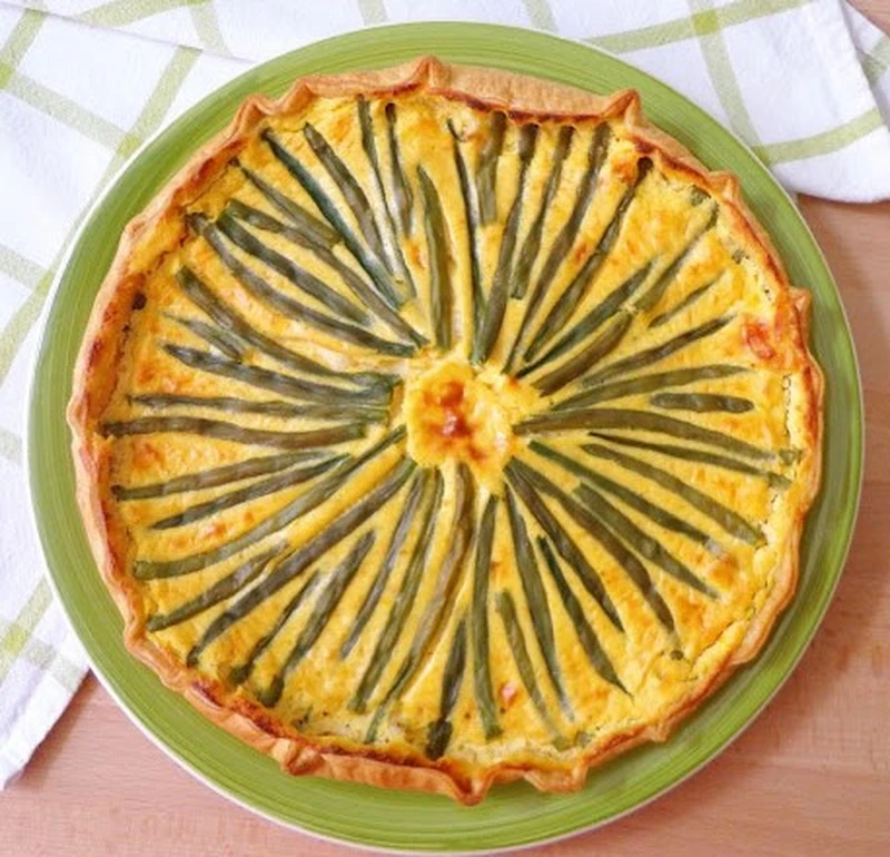 Quiche z fasolką szparagową w sosie śmietanowo-szafranowym