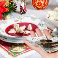 Po co sianko pod obrusem i 12 potraw? Oto odpowiedzi, których nie znałeś!