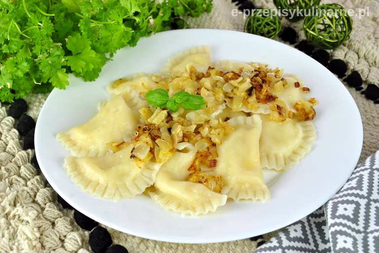Pierogi ruskie – tradycyjny, domowy przepis