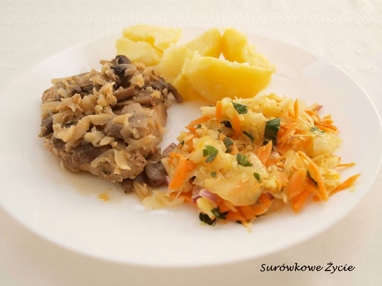 Pieczony schab z pieczarkami na selerze