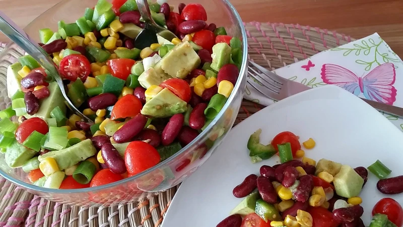 Sałatka z czerwoną fasolą