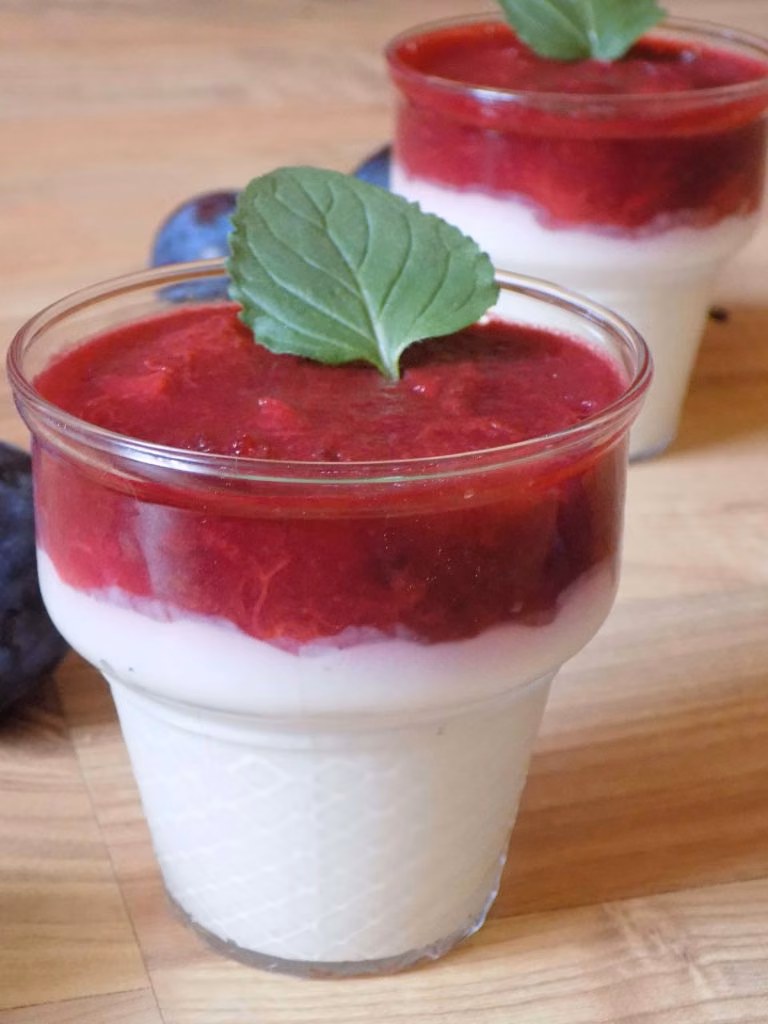 Panna cotta z musem śliwkowym