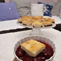 Sernik na spodzie z pierniczków w czekoladzie