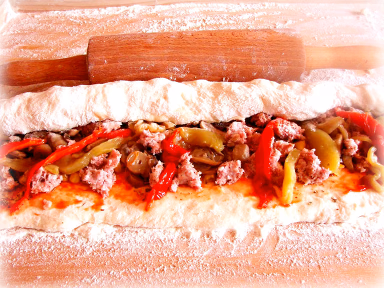 Pizzerinki- mini pizza z zawijanego ciasta drożdżowego