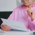 Uwaga seniorzy! Lada chwila minie ważny termin! Nie zapomnij przekazać tego dokumentu
