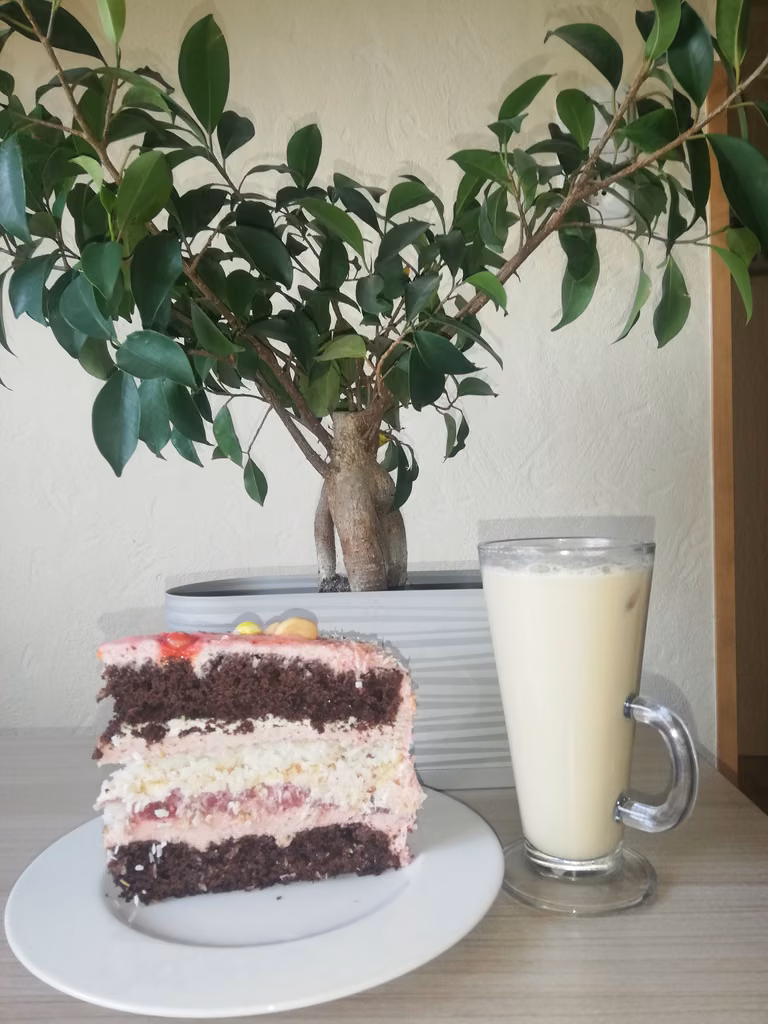 Tort kokosowo-truskawkowy
