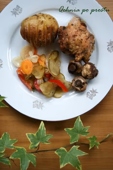 Udźce kurczaka pieczone z ziemniakami i pieczarkami w majeranku