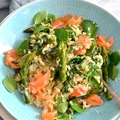 RISOTTO ZE SZPARAGAMI, ŁOSOSIEM I ZIOŁAMI