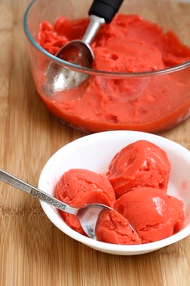 Truskawkowy sorbet. Pychota..