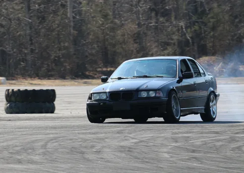 Specjalna obrączka zamiast więzienia? Nowy pomysł rządu na piratów drogowych!